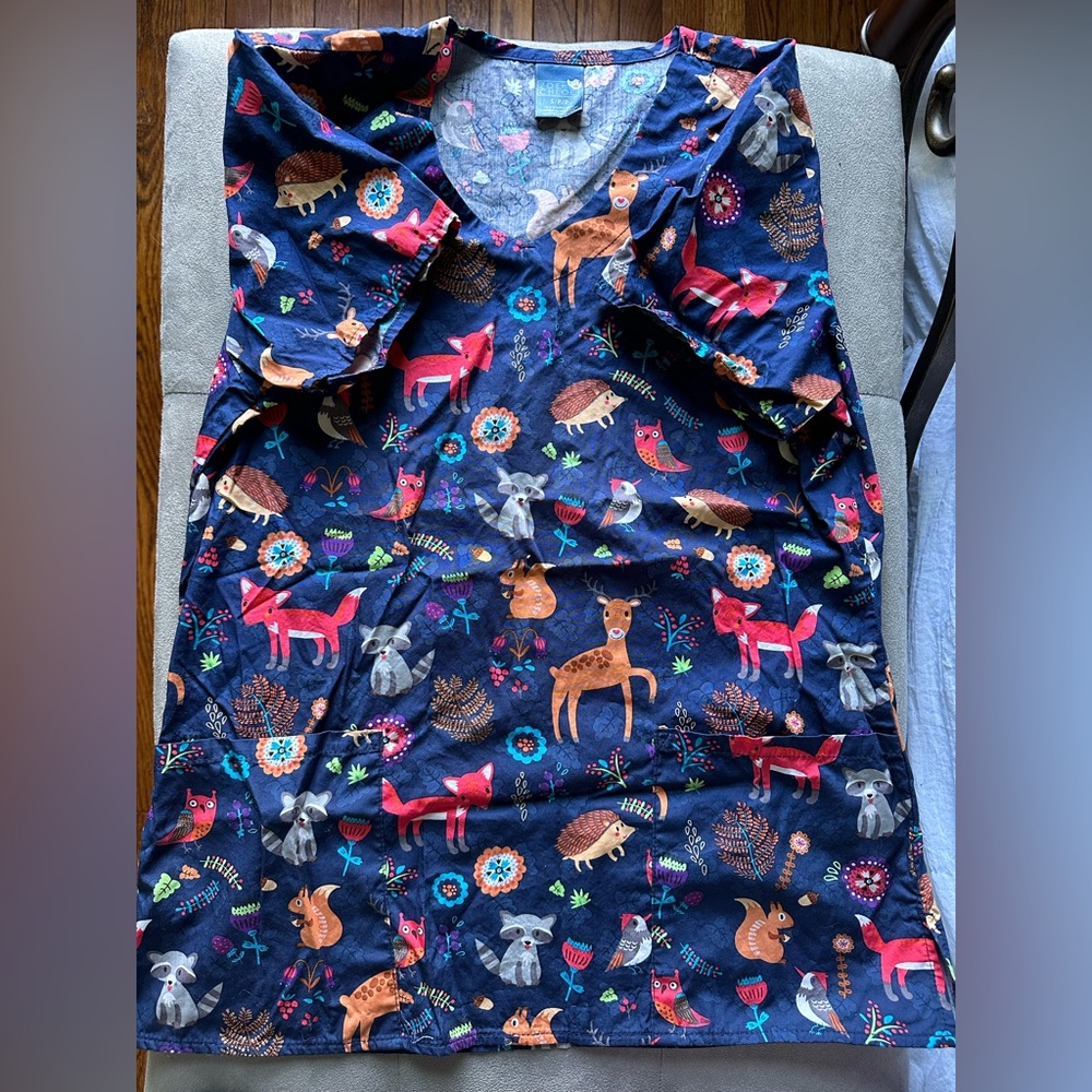 Scrub top for animal lover! Size M.